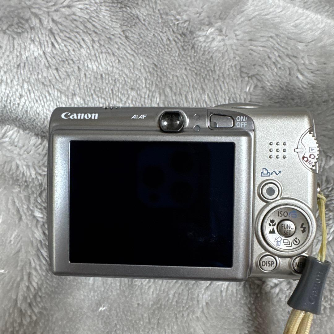 Canon IXY DIGITAL 810 IS 本体と充電器