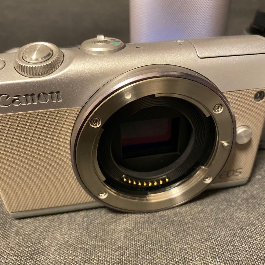 Canon EOS M100 ダブルズームキット