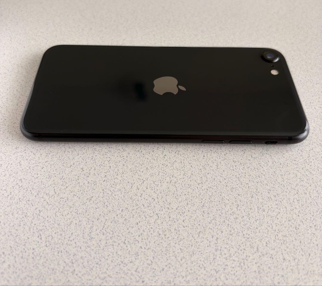Apple iPhone SE (第2世代) 64GB SIMフリー