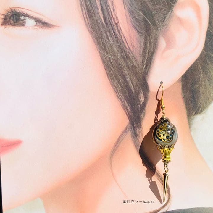 星夜を動かす歯車の蓄光上弦の月と三日月ランタンのオルゴナイトピアス　イヤリング★