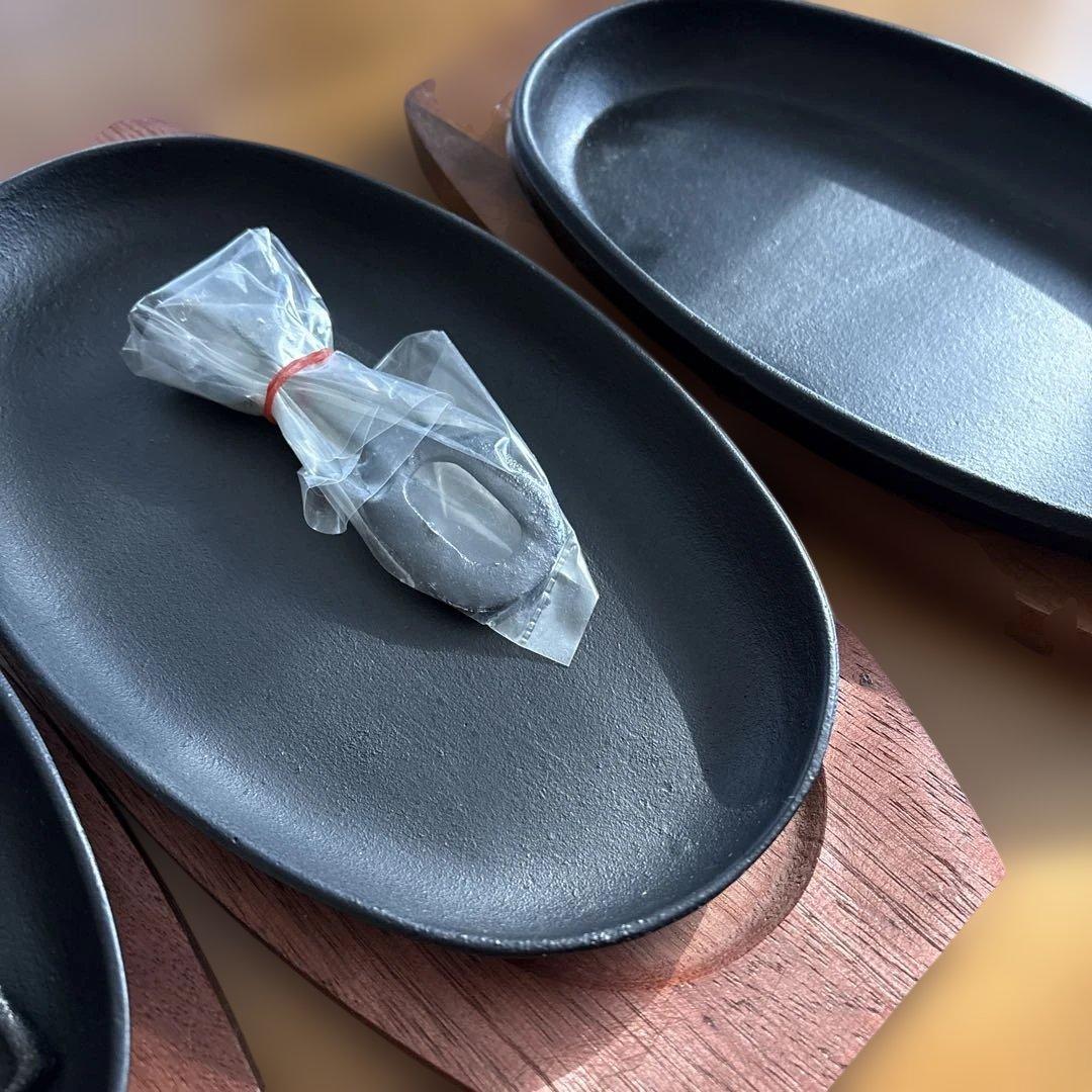 鋳鉄製オーバル型グリルパン 木製トレイ付き3点セット、取っ手2点セット