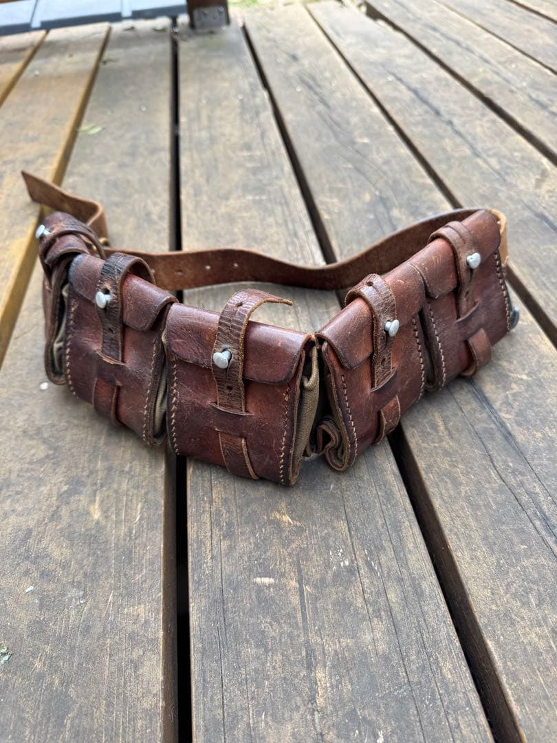 スウェーデン軍　5連レザーバンダリアポーチベルト