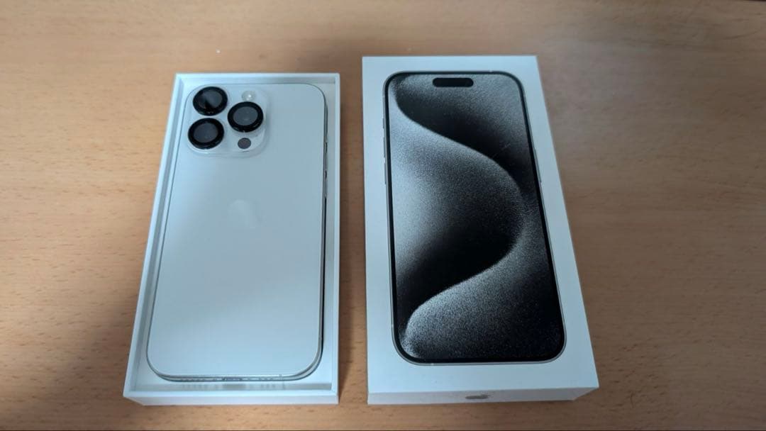 Apple iPhone15pro 256GB ホワイトチタニウム