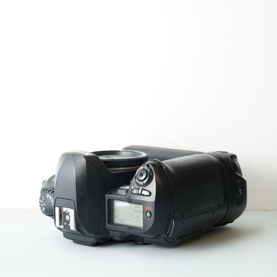 ニコン Nikon D100 デジタル一眼レフカメラ　バッテリーグリップ付き