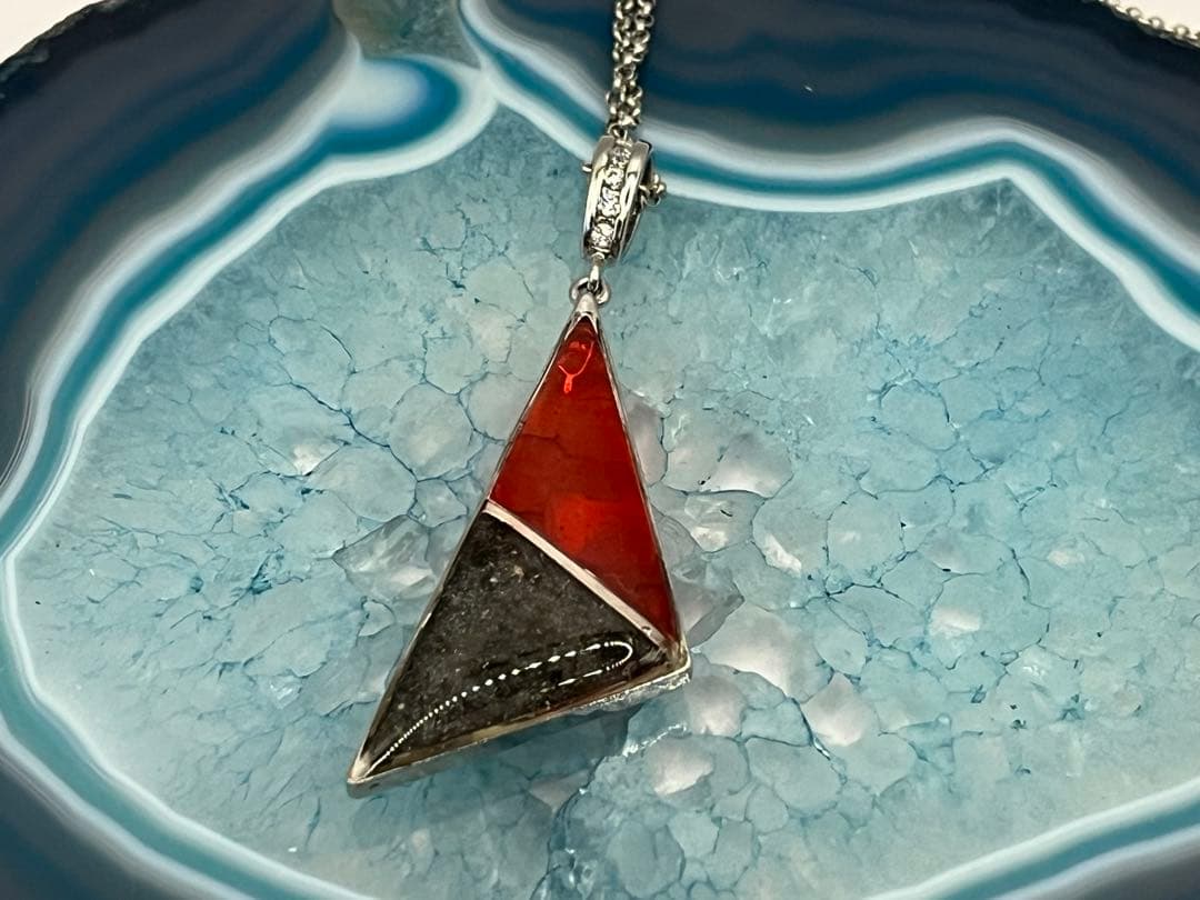 隕石粉を封入した一点物のアートネックレス