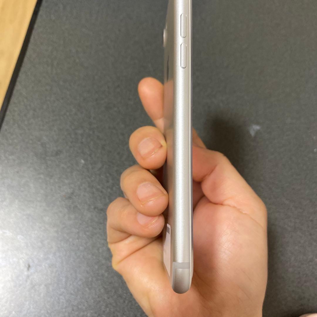 Apple iPhone 7 シルバー 32GB