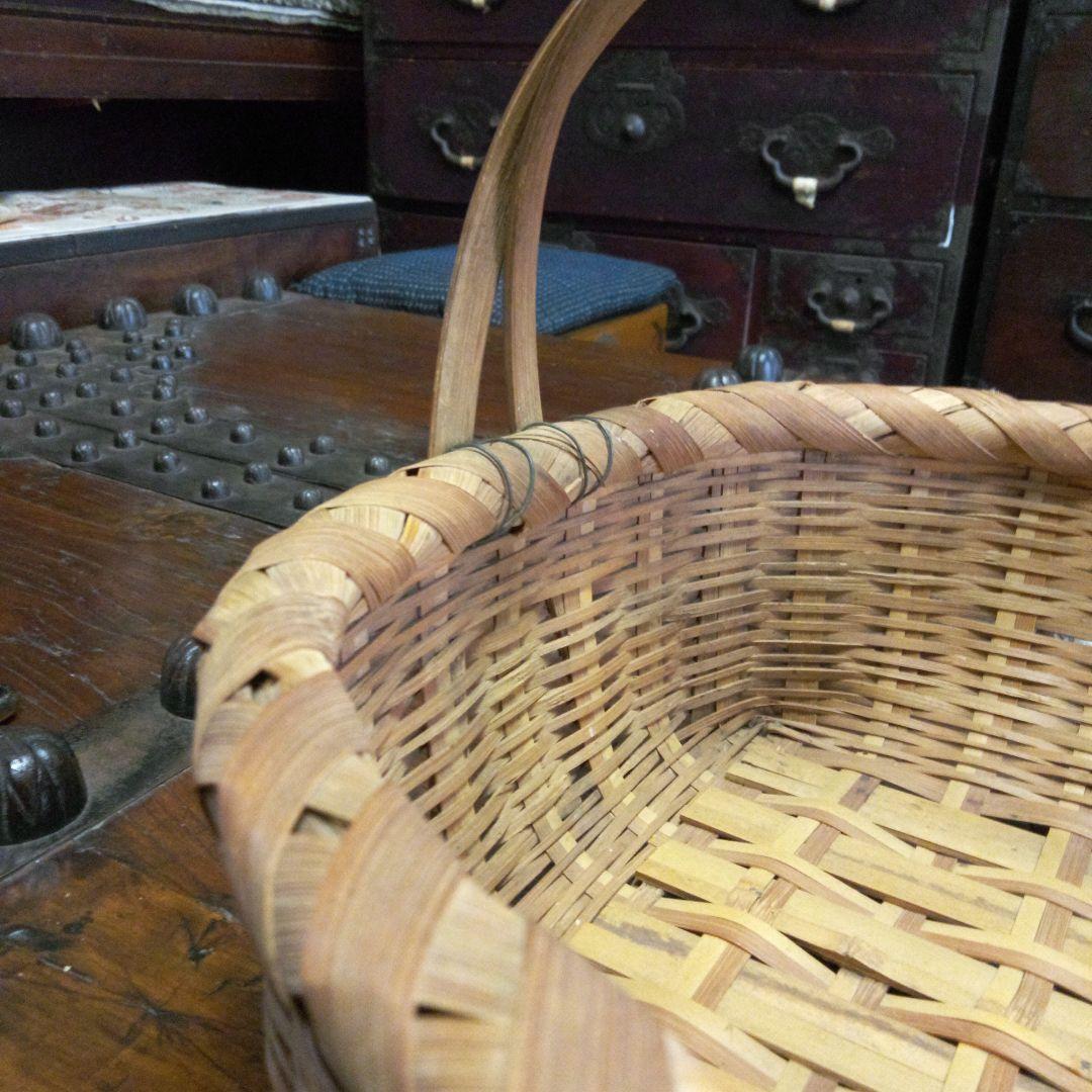 脚付き取っ手篭