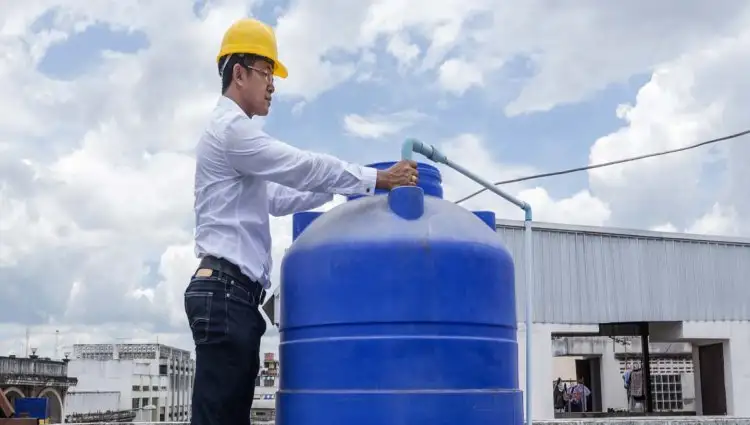 Water tank chiller